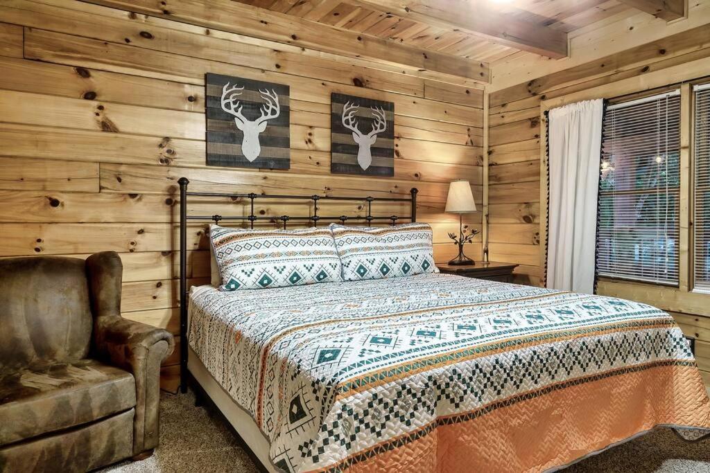 Cabin With New Hot Tub, Near Dollywood .2Bd.2Ba.Sleeps6.Bbq Севьервилл Экстерьер фото