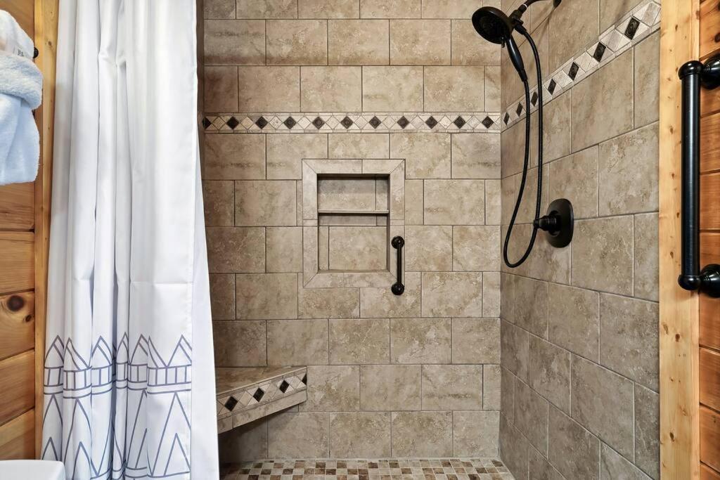 Cabin With New Hot Tub, Near Dollywood .2Bd.2Ba.Sleeps6.Bbq Севьервилл Экстерьер фото