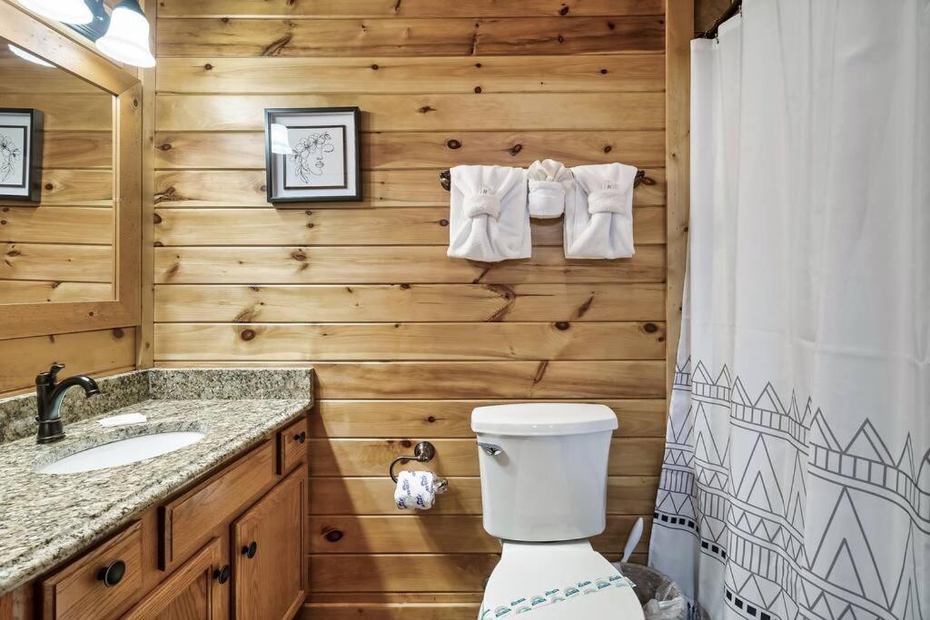 Cabin With New Hot Tub, Near Dollywood .2Bd.2Ba.Sleeps6.Bbq Севьервилл Экстерьер фото