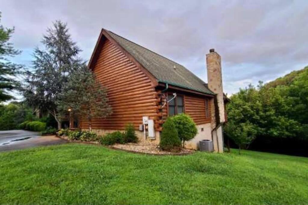 Cabin With New Hot Tub, Near Dollywood .2Bd.2Ba.Sleeps6.Bbq Севьервилл Экстерьер фото