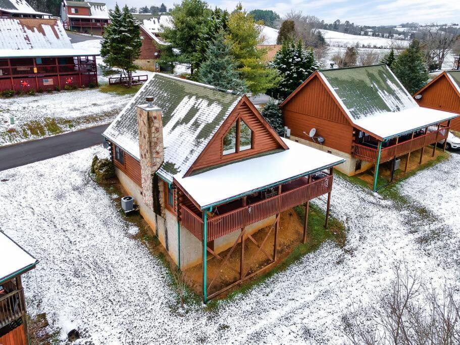 Cabin With New Hot Tub, Near Dollywood .2Bd.2Ba.Sleeps6.Bbq Севьервилл Экстерьер фото