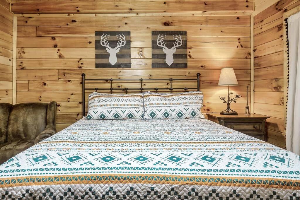 Cabin With New Hot Tub, Near Dollywood .2Bd.2Ba.Sleeps6.Bbq Севьервилл Экстерьер фото
